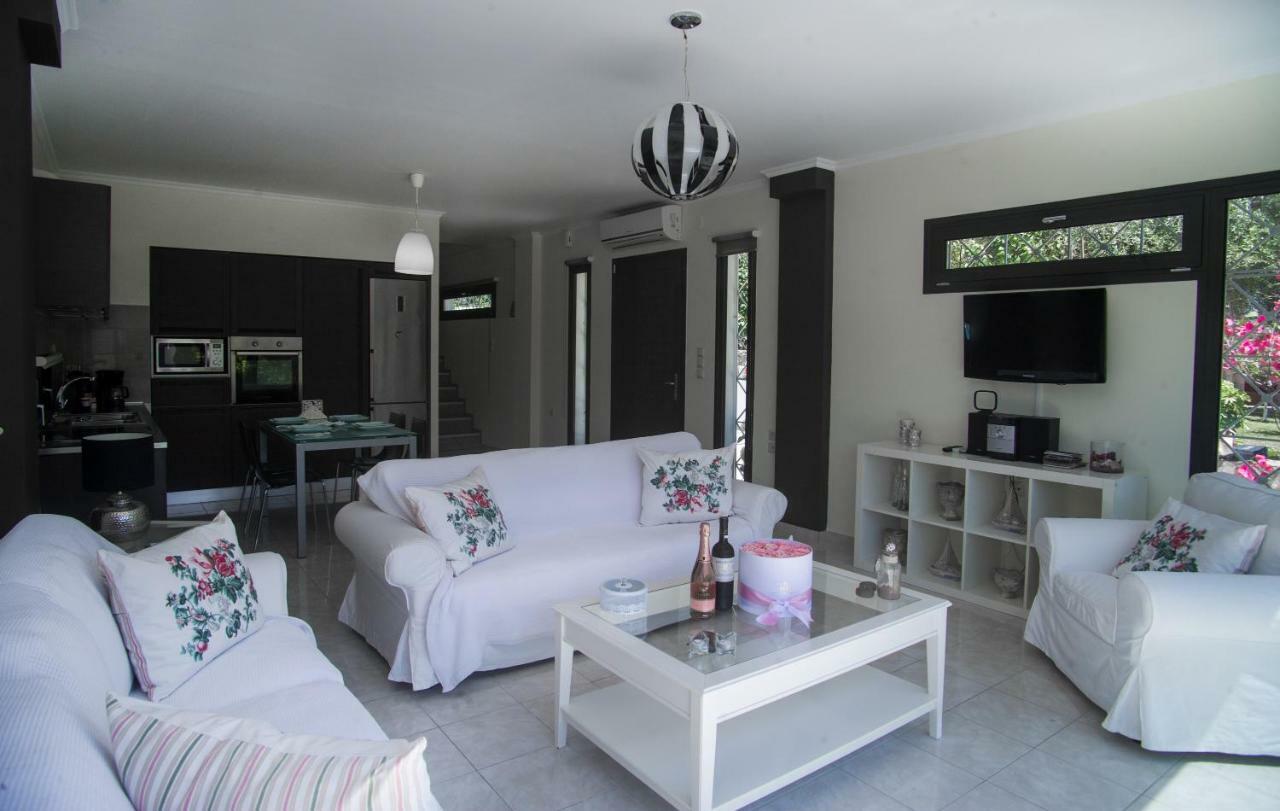 Villa Nicolas ปลาตาเรีย ภายนอก รูปภาพ